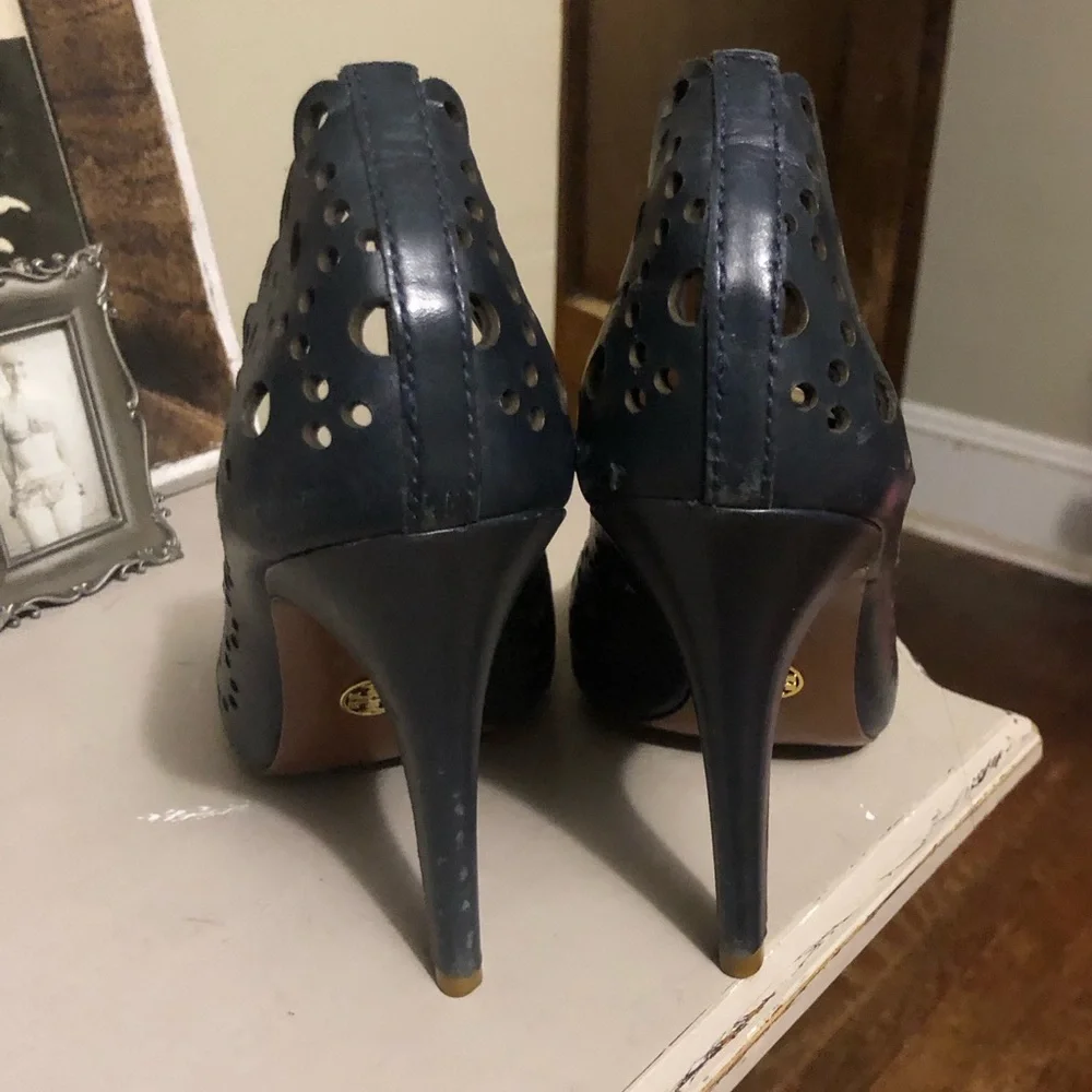Tory Burch Verity Laser Cut Navy Blue Leather Pump 10.5
